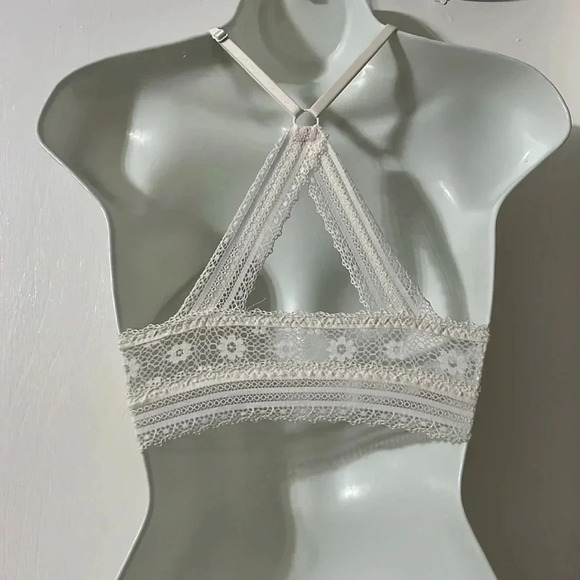 Victoria’s Secret Free Deep V Lace Back Lightly Lined Soft Lace Bralette - Picture 4 of 6